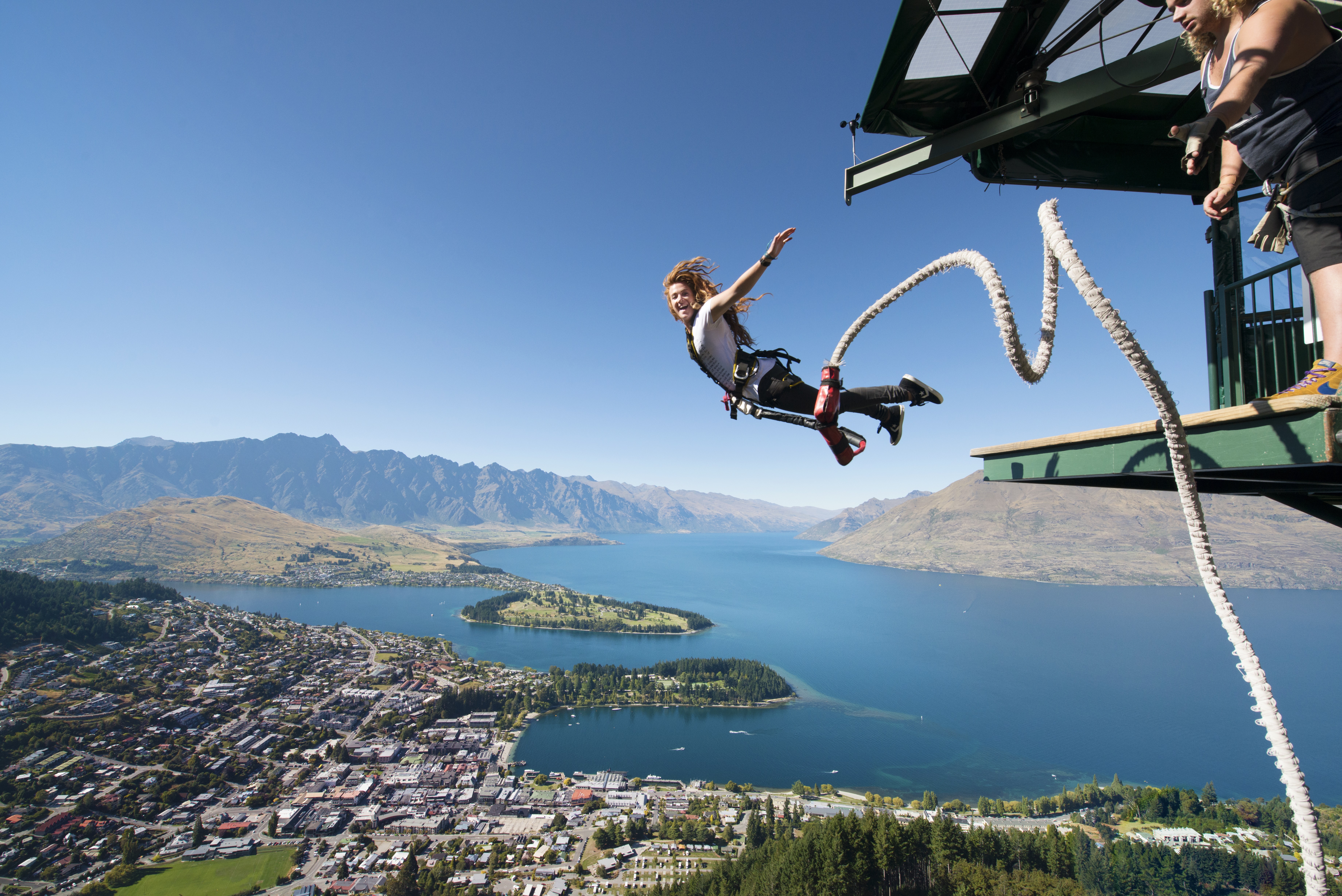 //www.som2travel.es/cdn/images/content/Nueva Zelanda/Ledge_Bungy_b0afaa8d-f6e8-49e9-a78b-2967ed0b8833.jpg
